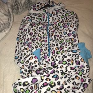 ⭐️5/10 Rainbow cheetah onesie